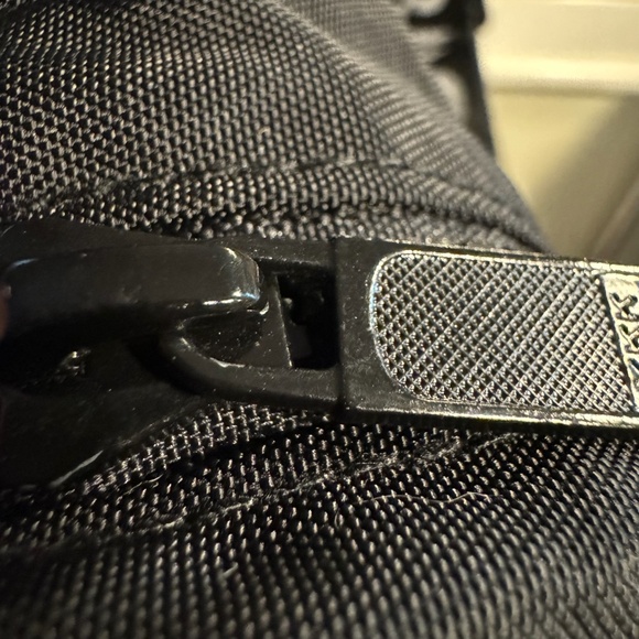 BAGGU Black Sport Crossbody with OG black and white strap - Picture 4 of 7